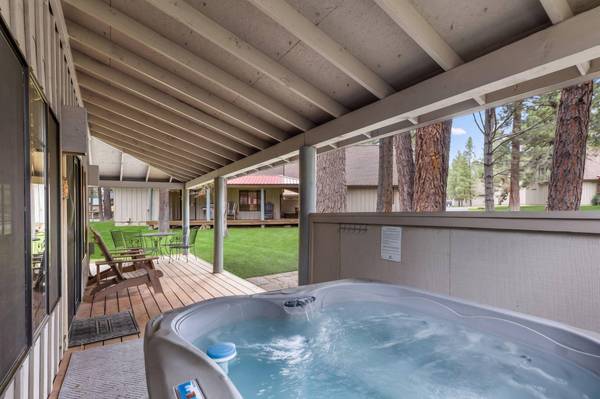 57505 Circle 4 Cabin RD #29, Sunriver, OR 97707