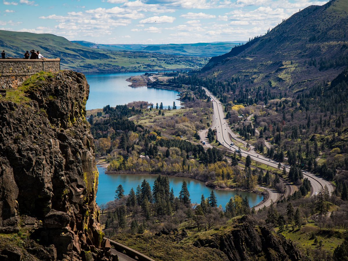 Rowena Crest overlook above the Columbia River Gorge