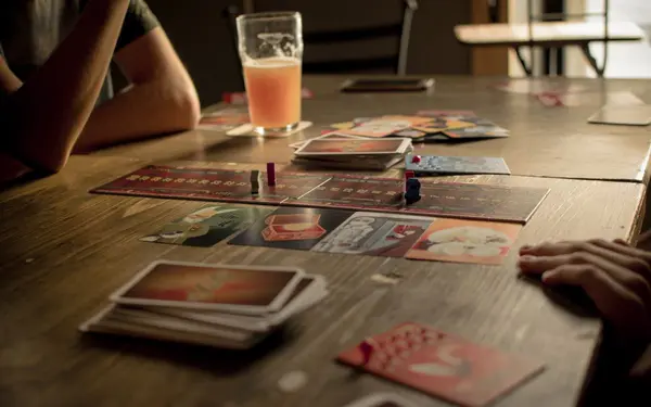 People playing a board game at a cafe table