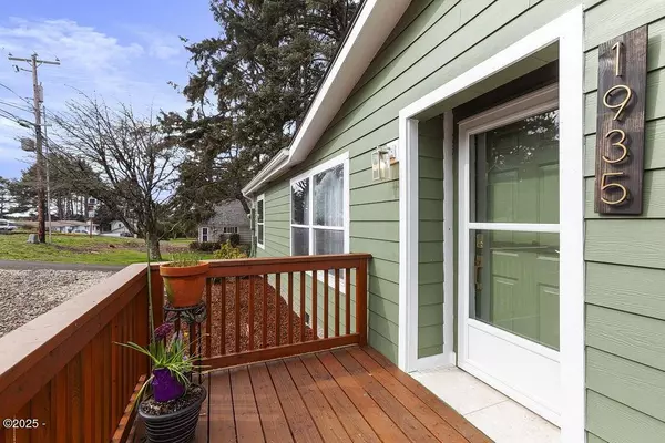 1935 NW 39th ST, Lincoln City, OR 97367
