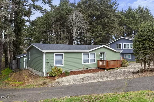 1935 NW 39th ST, Lincoln City, OR 97367