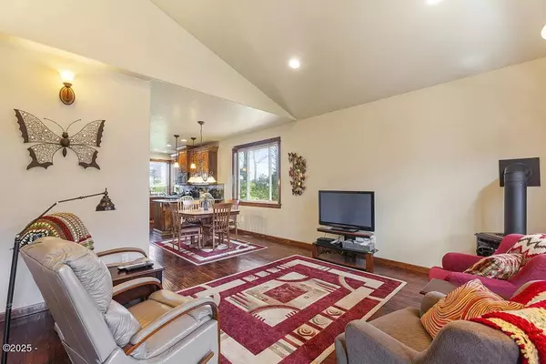 3117 NW Neptune AVE, Lincoln City, OR 97367