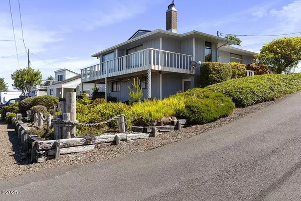 45 Heiberg ST, Depoe Bay, OR 97341