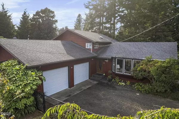 125 SW View DR, Waldport, OR 97394