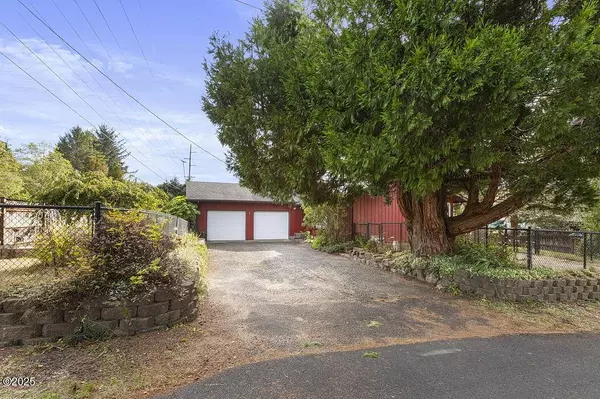 125 SW View DR, Waldport, OR 97394