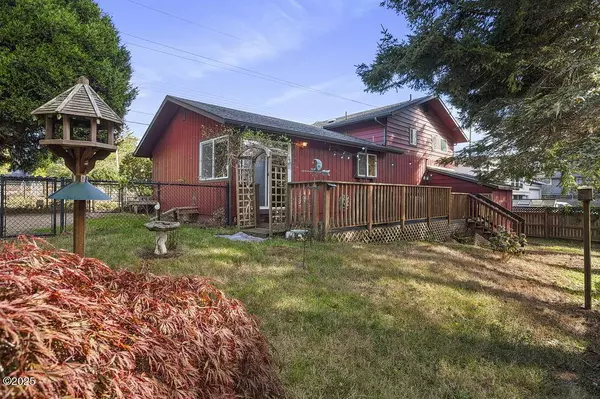 125 SW View DR, Waldport, OR 97394