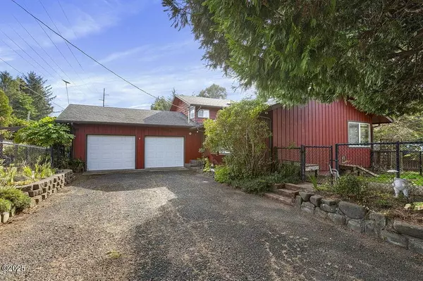 125 SW View DR, Waldport, OR 97394