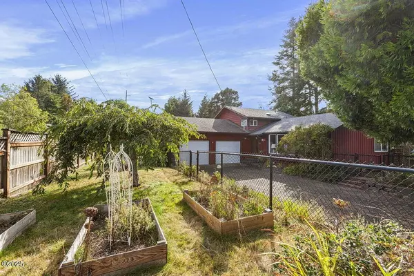 125 SW View DR, Waldport, OR 97394