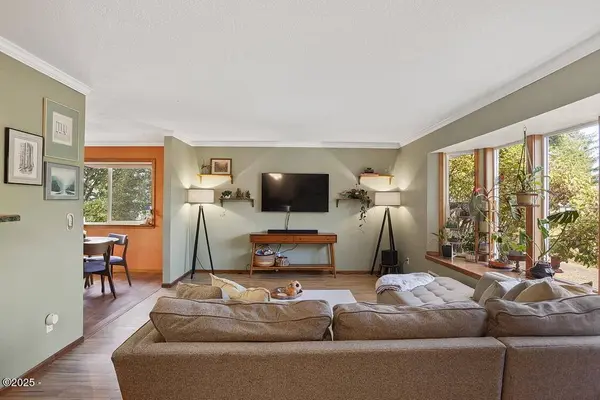 125 SW View DR, Waldport, OR 97394