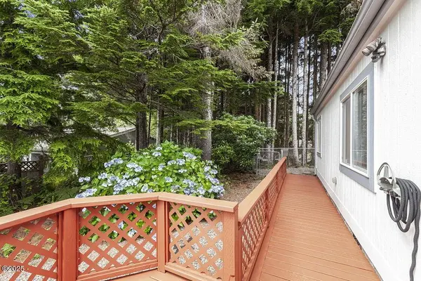 5689 NE Windmill DR, Newport, OR 97365