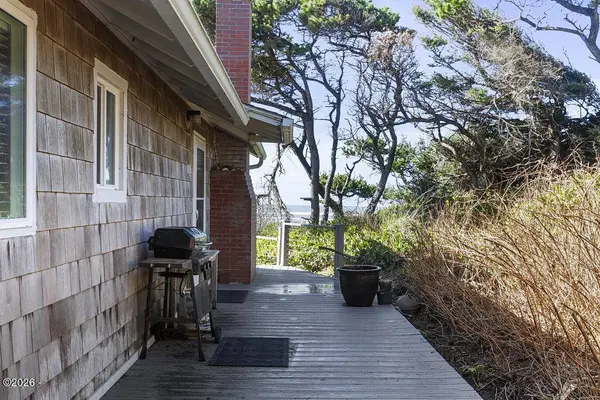 1424 SW SEAWOODS TER, Waldport, OR 97394