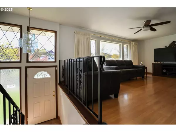 2085 NW 14TH ST, Gresham, OR 97030