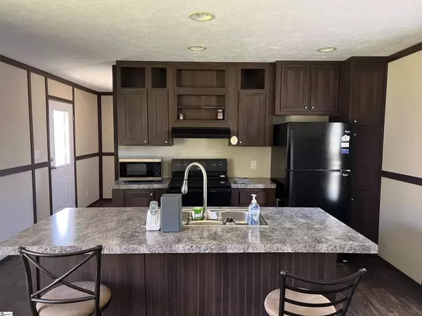 76 Log Cabin Drive, Ware Shoals, SC 29692