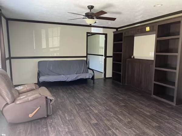 76 Log Cabin Drive, Ware Shoals, SC 29692