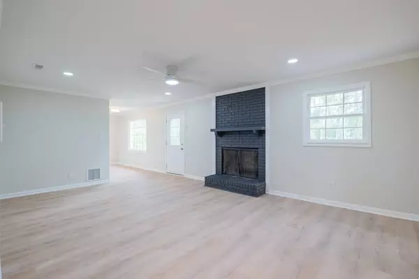 2432 Meadowbrook DR, Valdosta, GA 31602