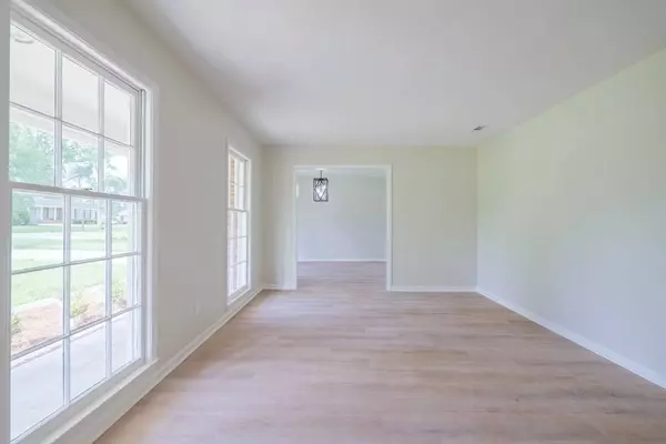 2432 Meadowbrook DR, Valdosta, GA 31602