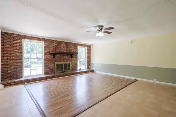 2048 Dean St., Valdosta, GA 31601