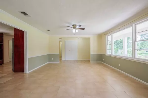 2048 Dean St., Valdosta, GA 31601