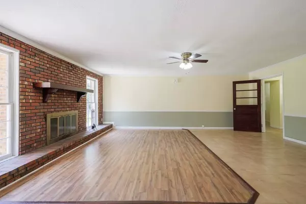 2048 Dean St., Valdosta, GA 31601