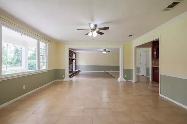 2048 Dean St., Valdosta, GA 31601