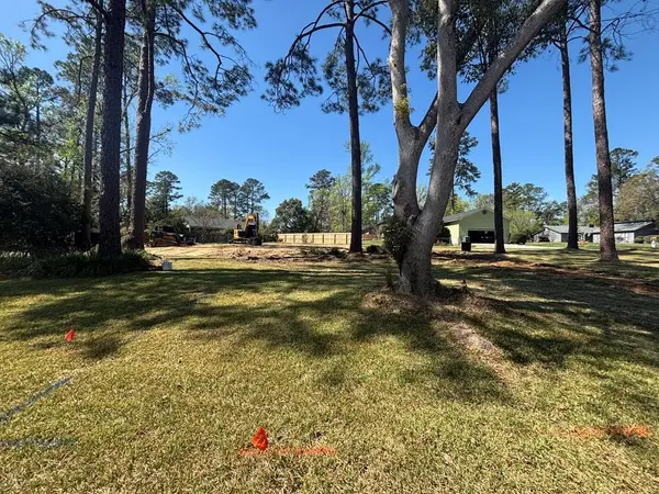 2214 Oakgrove Circle, Valdosta, GA 31602