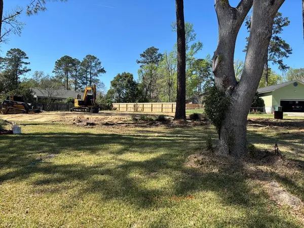 2214 Oakgrove Circle, Valdosta, GA 31602