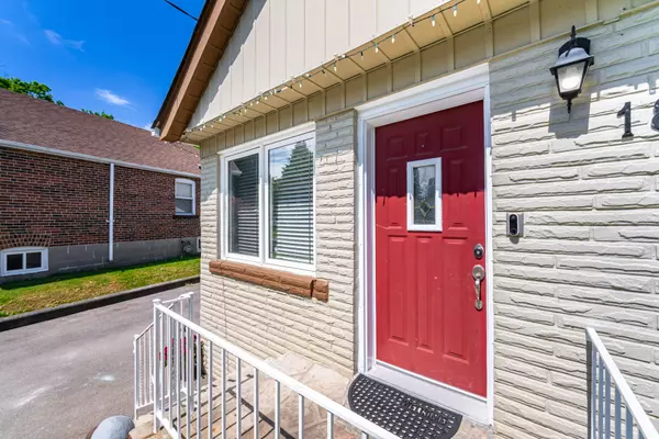 Toronto, ON M1M 2E4,18 Adanac Dr