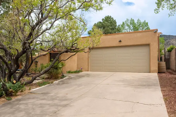 2604 Nakomis DR NE, Albuquerque, NM 87112