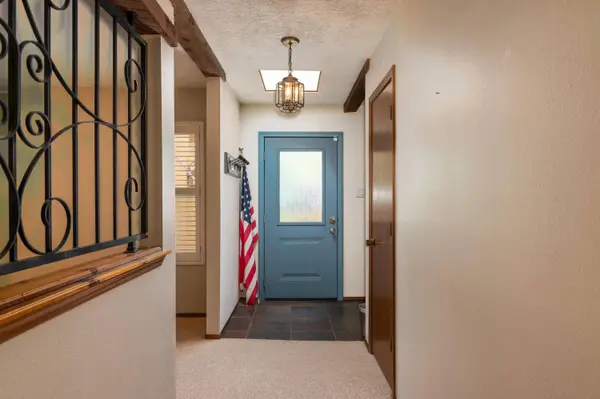 2604 Nakomis DR NE, Albuquerque, NM 87112