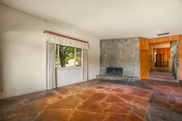 1815 NEWTON PL NE, Albuquerque, NM 87106