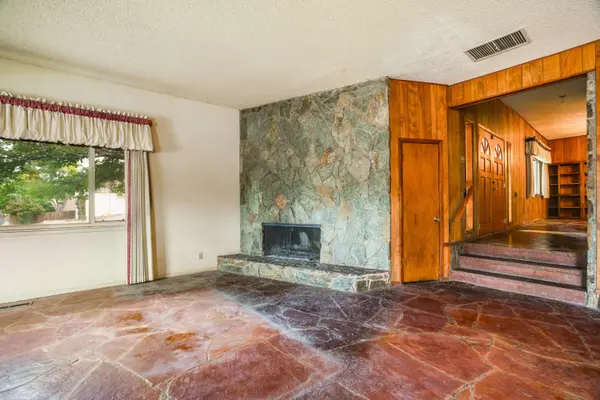 1815 NEWTON PL NE, Albuquerque, NM 87106