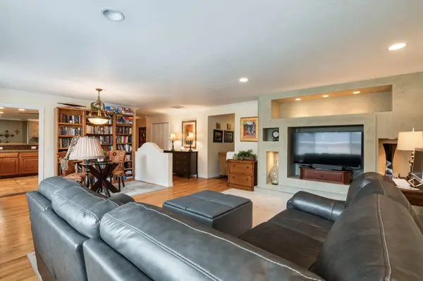 7601 GLADDEN AVE NE, Albuquerque, NM 87110