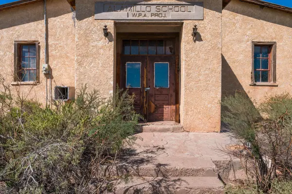 91 S Alamillo RD, San Acacia, NM 87831