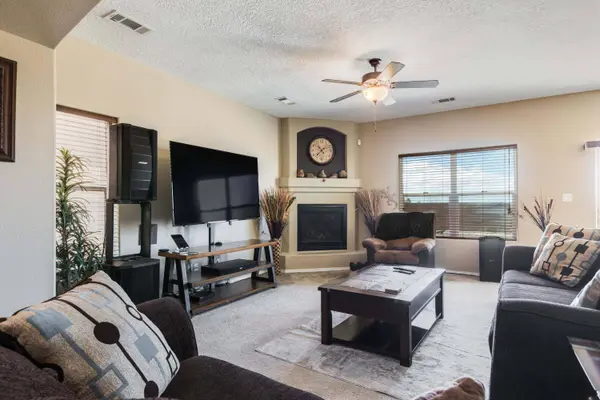 1739 Man O War ST SE, Albuquerque, NM 87123