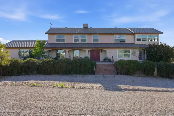 600 Skyline DR, Elephant Butte, NM 87935