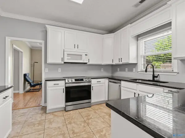1010 Brookshire Lane SE, Decatur, AL 35601