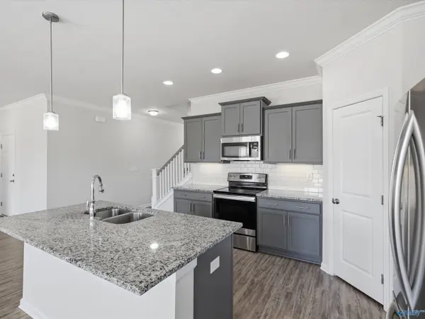 101 Pointe Haven Court SW, Huntsville, AL 35824