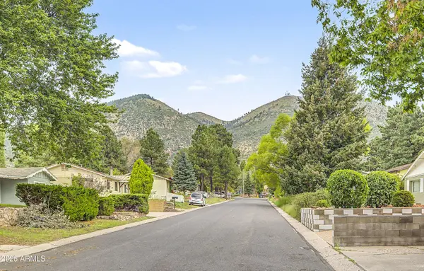 3207 N MANOR Road, Flagstaff, AZ 86004