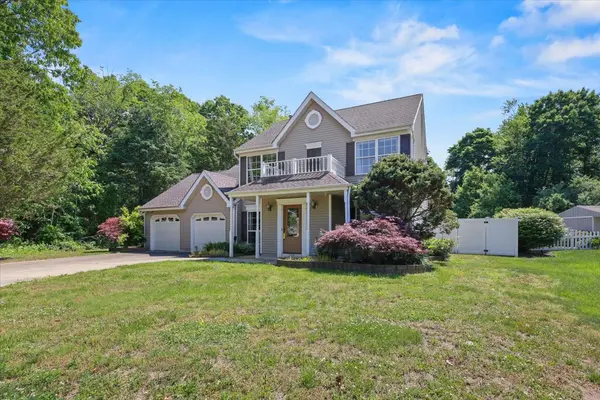 207 Dickens Ct, Williamstown, NJ 08094-1963