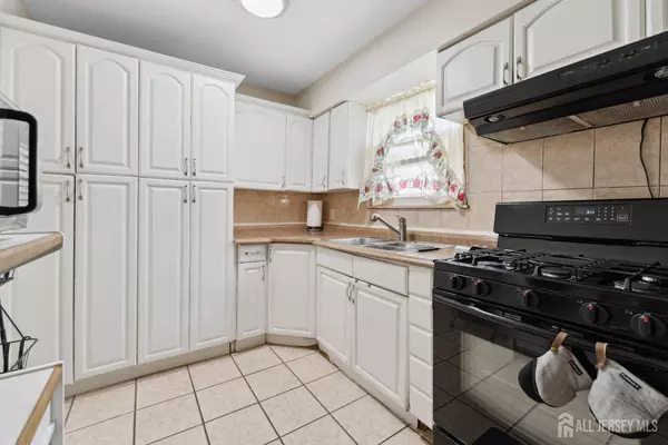 137 Paul Robeson BLVD #B, New Brunswick, NJ 08901