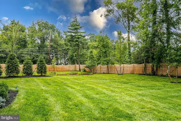 569 Riverside Dr E, Princeton, NJ 08540-4007