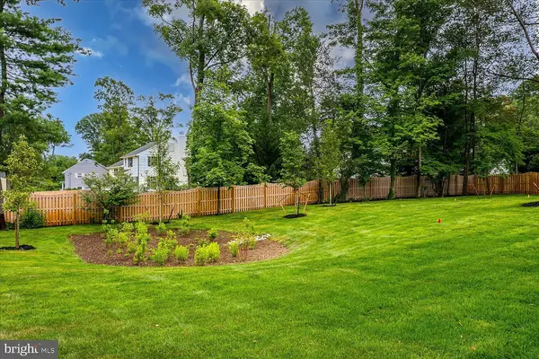 569 Riverside Dr E, Princeton, NJ 08540-4007