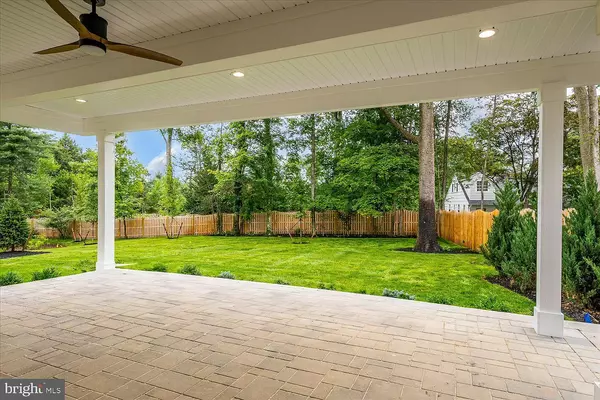 569 Riverside Dr E, Princeton, NJ 08540-4007