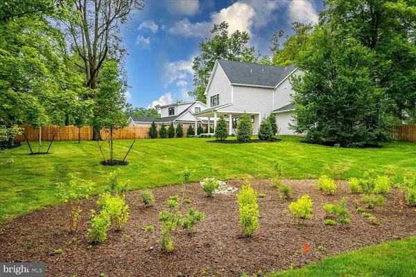 569 Riverside Dr E, Princeton, NJ 08540-4007