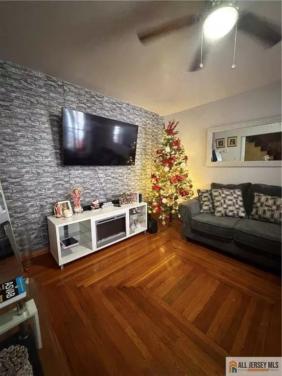 350 Summit AVE, Perth Amboy, NJ 08861