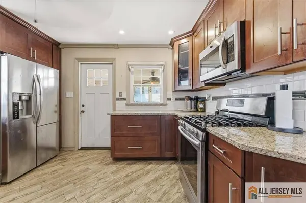 15 Ida ST, Sayreville, NJ 08872