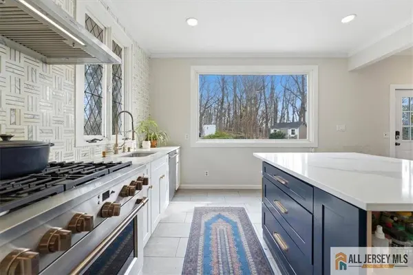 56 Oak AVE, Metuchen, NJ 08840