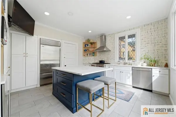 56 Oak AVE, Metuchen, NJ 08840