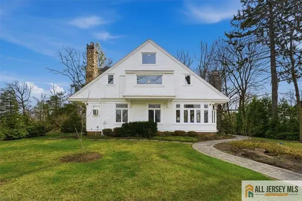 56 Oak AVE, Metuchen, NJ 08840
