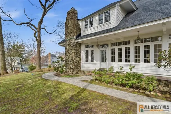 56 Oak AVE, Metuchen, NJ 08840